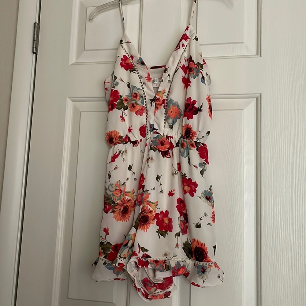 Floral romper .. super girlie! 🌺